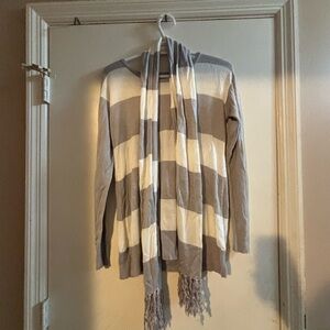 Cupio Gray and White Knit Cardigan